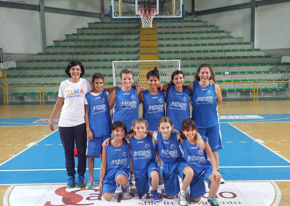 Mara Buzzanca con atlete Alma Basket
