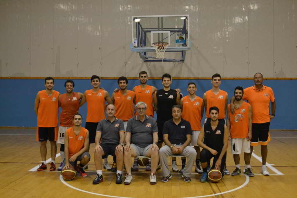 Coach Anselmo con l'Amatori Basket Messina