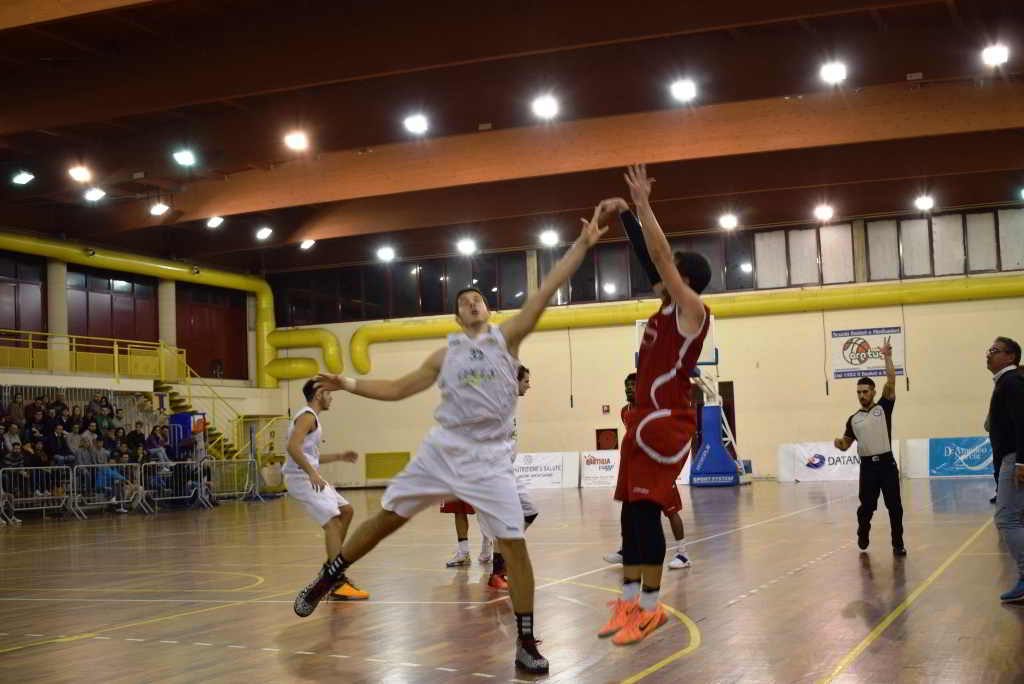 Carnazza al tiro - Siracusa - Basket School Messina