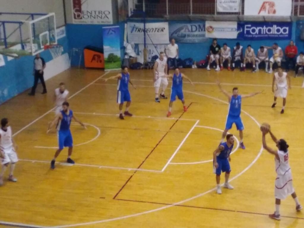 Corazzon in azione in Basket School Messina - Gravina