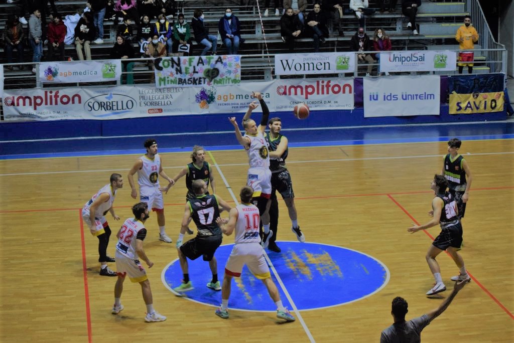 Palla a due (2) Fortitudo - Basket School